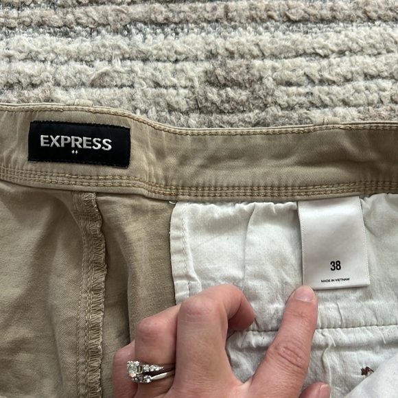 Express Men’s khaki shorts, size 38 - Picture 2 of 5